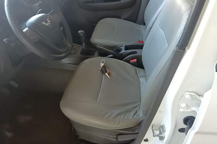 Used Wuling Hongguang 2015 1.5L S Basic Version China V Standard Left Front Seat