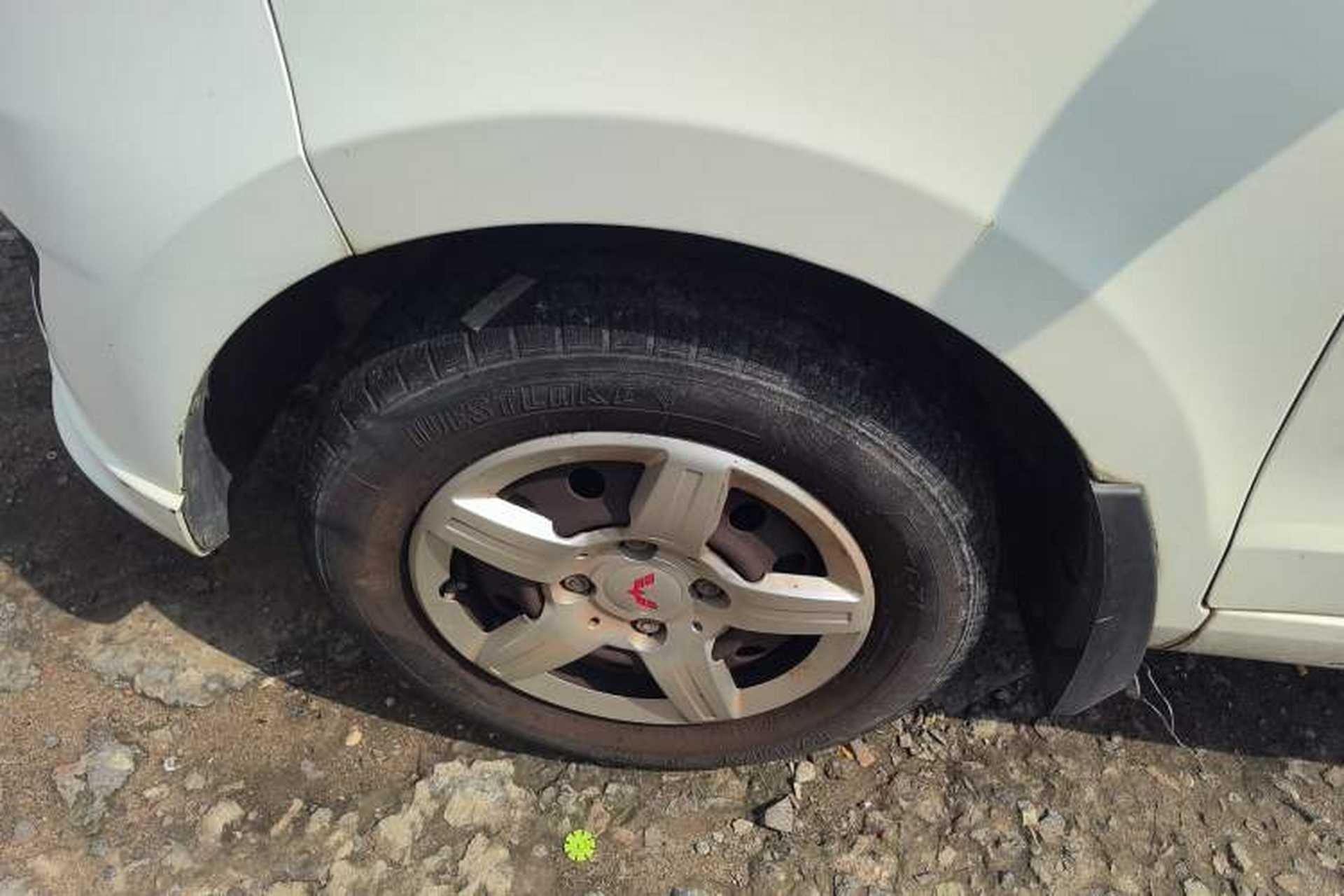 Used Wuling Hongguang 2015 1.2L S Base Model China IV Left Front Wheel Hub