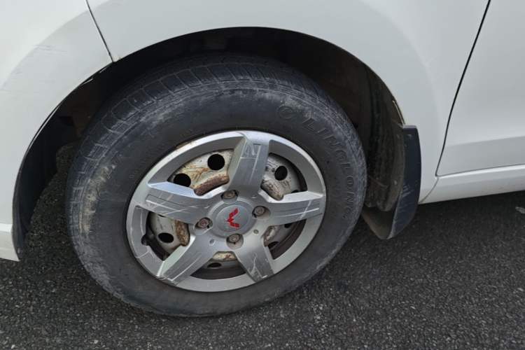 Used Wuling Hongguang 2015 1.5L S Basic Version China V Standard Left Front Wheel Hub