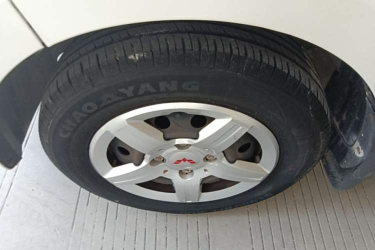 Used Wuling Hongguang 2015 1.5L S Basic Version China V Standard Left Front Wheel Hub
