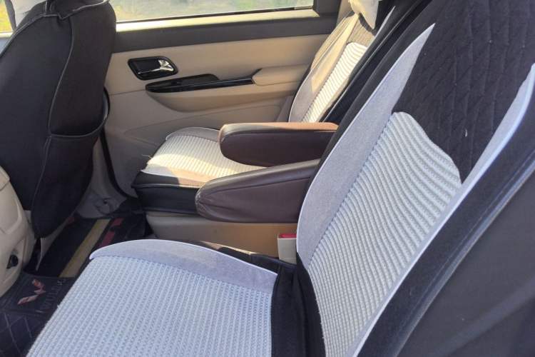 Used Wuling Hongguang 2015 1.5L S1 Standard China V-Emission Standards Left Rear Seat