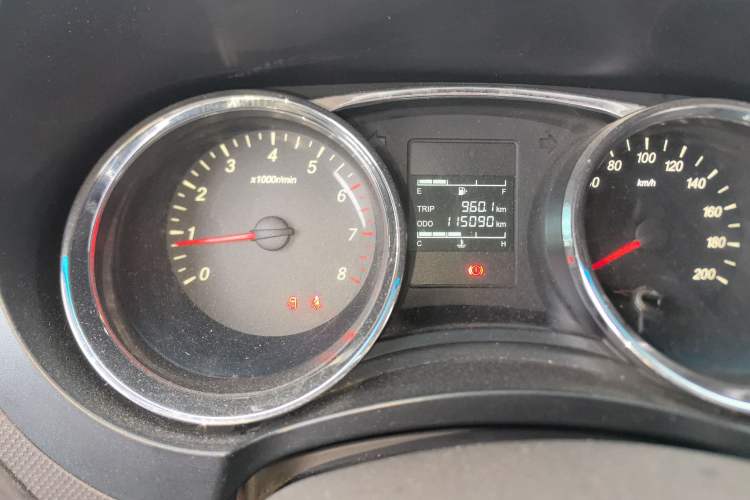 Used Wuling Hongguang 2015 1.5L S1 Standard China V-Emission Standards Odometer Close Up