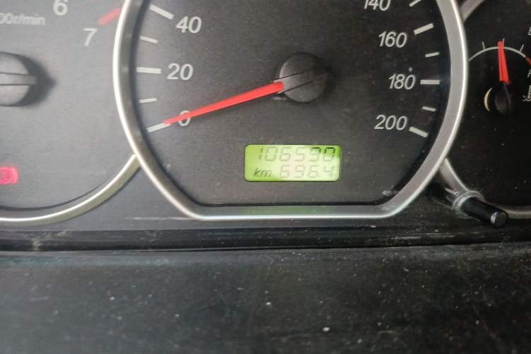 Used Wuling Hongguang 2015 1.5L S Basic Version China V Standard Odometer Close Up