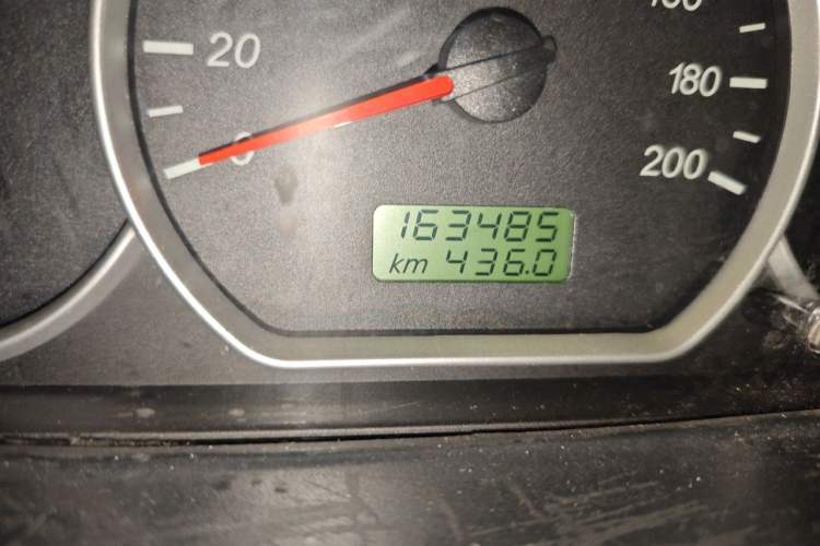 Used Wuling Hongguang 2015 1.5L S Basic Version China V Standard Odometer Close Up