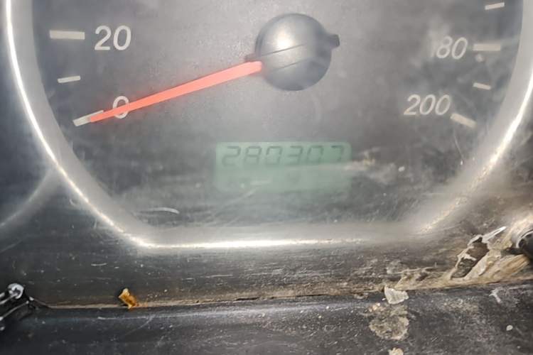 Used Wuling Hongguang 2015 1.2L S Base Model China V Standard Odometer Close Up