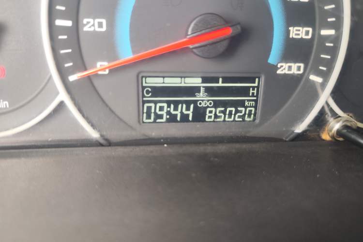 Used Wuling Hongguang 2015 1.5L S1 Standard China V-Emission Standards Odometer Close Up
