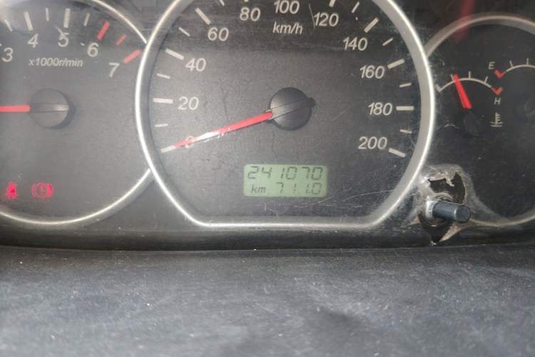 Used Wuling Hongguang 2015 1.5L S Basic Version China V Standard Odometer Close Up