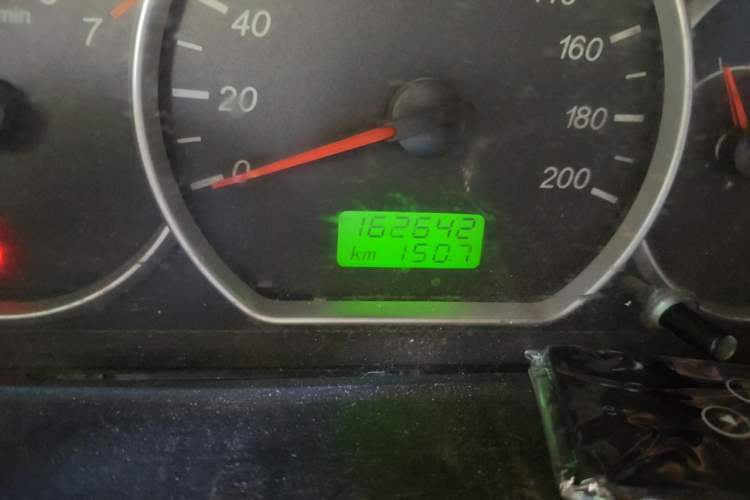 Used Wuling Hongguang 2015 1.2L S Base Model China V Standard Odometer Close Up