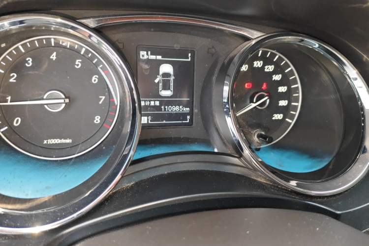 Used Wuling Hongguang 2015 1.5L S1 Luxury National Emission Standard V Odometer Close Up