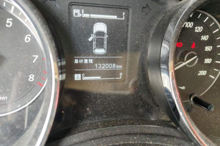 Used Wuling Hongguang 2015 1.5L S1 Comfort China V Standard Odometer Close Up