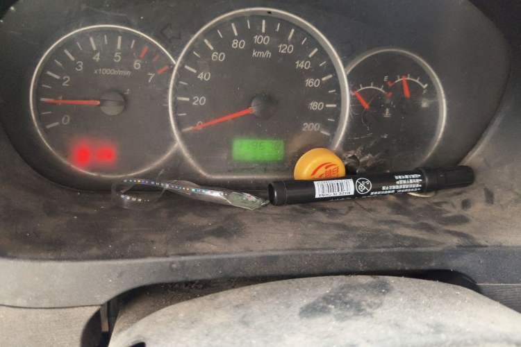 Used Wuling Hongguang 2015 1.5L S Basic Version China V Standard Odometer Close Up