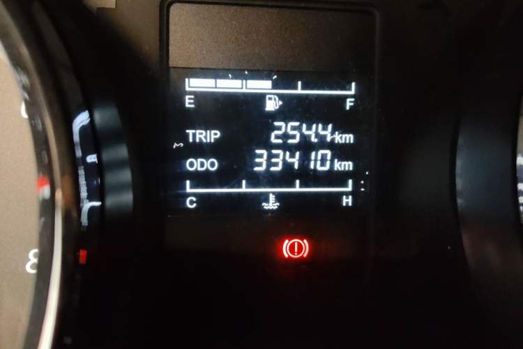Used Wuling Hongguang 2015 1.5L S1 Standard China V-Emission Standards Odometer Close Up