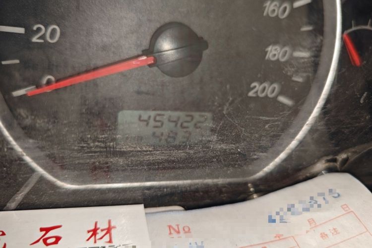 Used Wuling Hongguang 2015 1.5L S Basic Version China V Standard Odometer Close Up