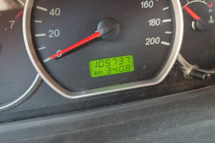 Used Wuling Hongguang 2015 1.2L S Base Model China V Standard Odometer Close Up