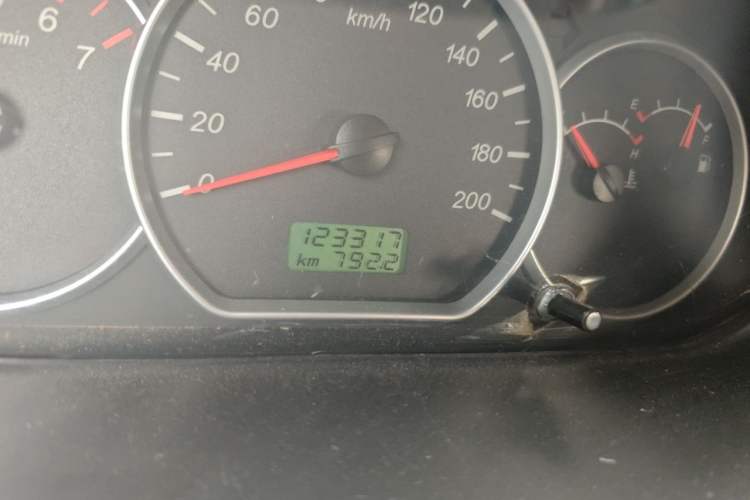Used Wuling Hongguang 2015 1.2L S Base Model China V Standard Odometer Close Up
