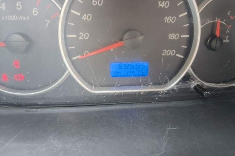 Used Wuling Hongguang 2015 1.5L S Basic Version China V Standard Odometer Close Up