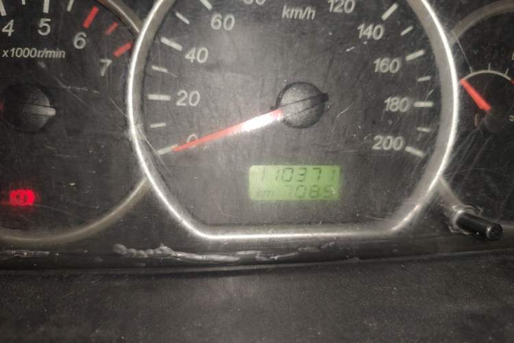 Used Wuling Hongguang 2015 1.5L S Basic Version China V Standard Odometer Close Up