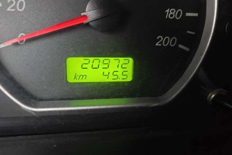 Used Wuling Hongguang 2015 1.5L S Basic Version China V Standard Odometer Close Up
