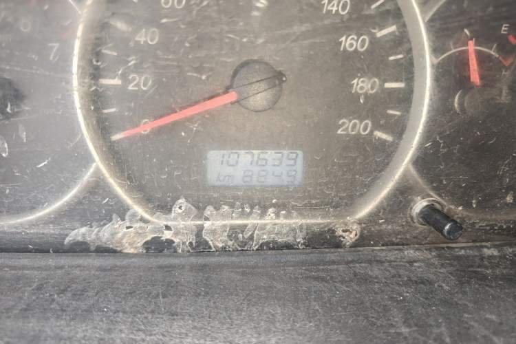 Used Wuling Hongguang 2015 1.2L S Base Model China IV Odometer Close Up