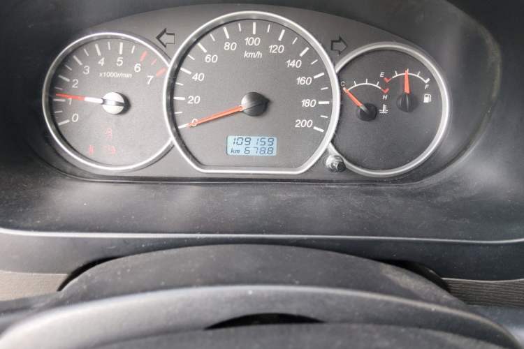 Used Wuling Hongguang 2015 1.5L S1 Standard China V-Emission Standards Odometer Close Up