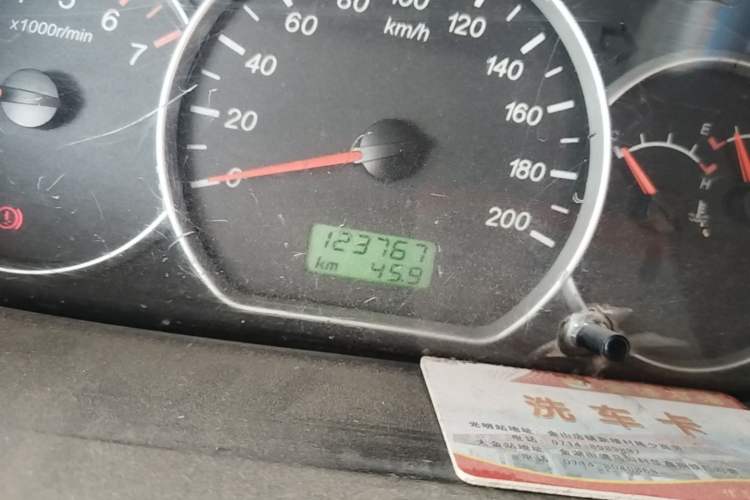 Used Wuling Hongguang 2015 1.5L S Basic Version China V Standard Odometer Close Up