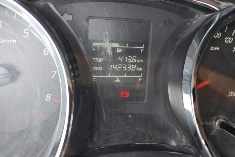 Used Wuling Hongguang 2015 1.5L S Basic Version China V Standard Odometer Close Up