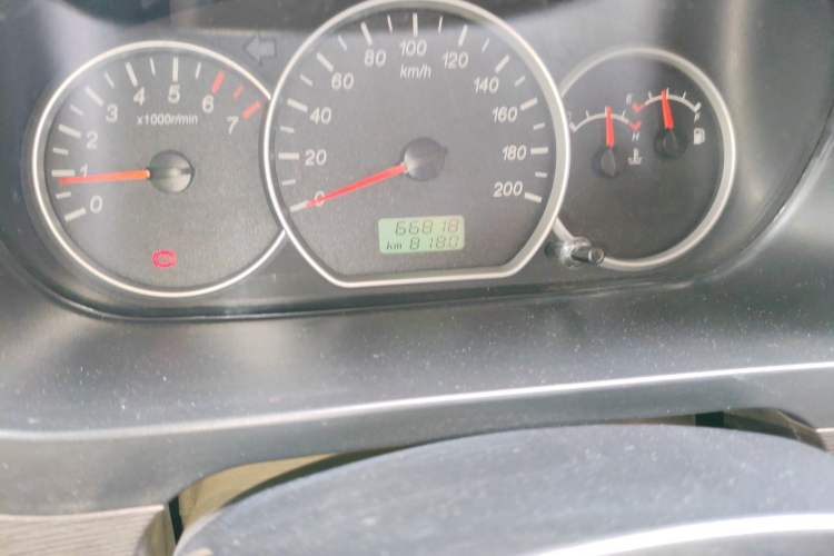 Used Wuling Hongguang 2015 1.5L S Basic Version China V Standard Odometer Close Up