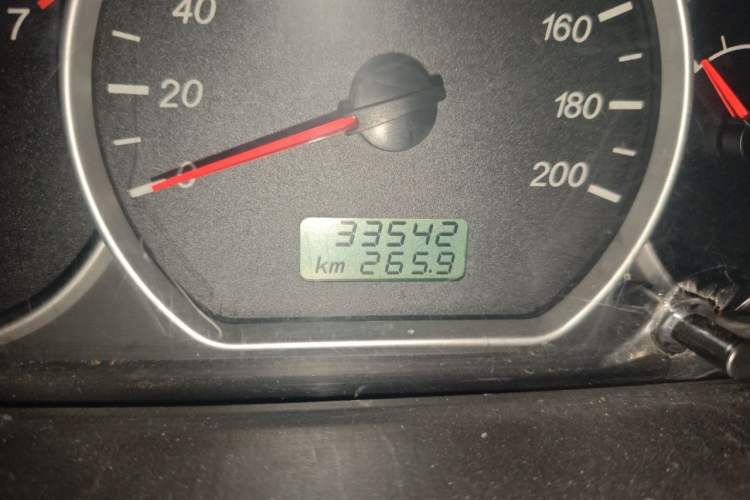 Used Wuling Hongguang 2015 1.2L S Base Model China V Standard Odometer Close Up