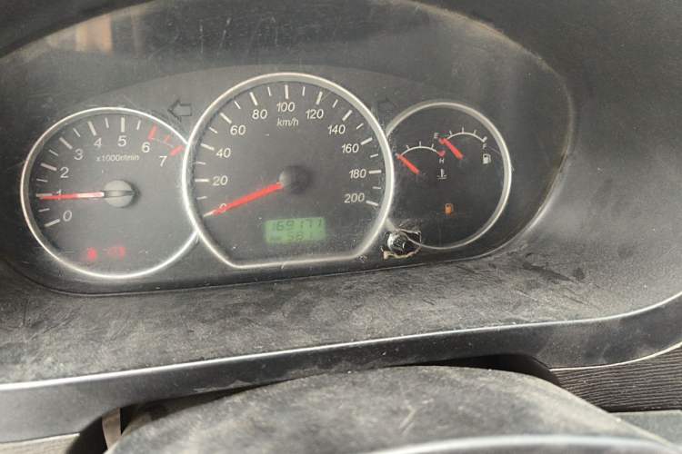 Used Wuling Hongguang 2015 1.5L S Basic Version China V Standard Odometer Close Up