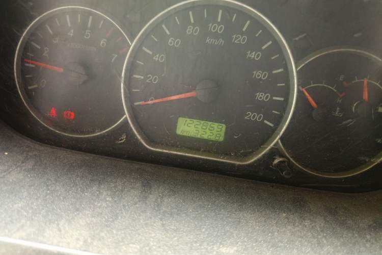 Used Wuling Hongguang 2015 1.5L S Basic Version China V Standard Odometer Close Up