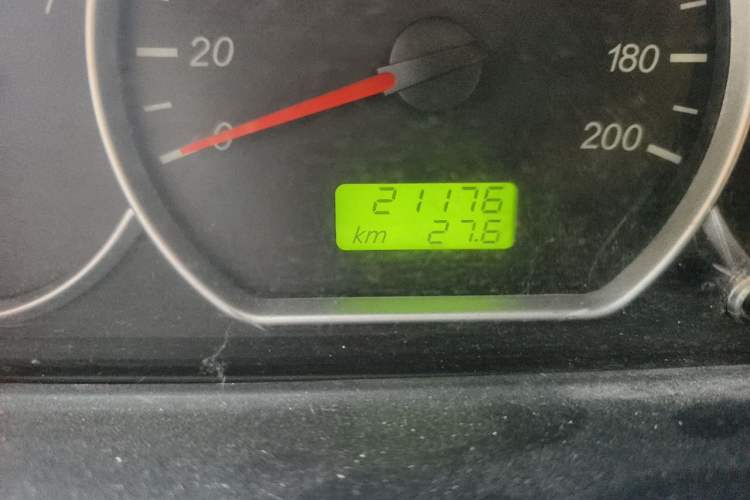 Used Wuling Hongguang 2015 1.5L S Basic Version China V Standard Odometer Close Up