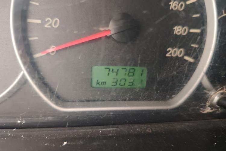 Used Wuling Hongguang 2015 1.2L S Base Model China V Standard Odometer Close Up