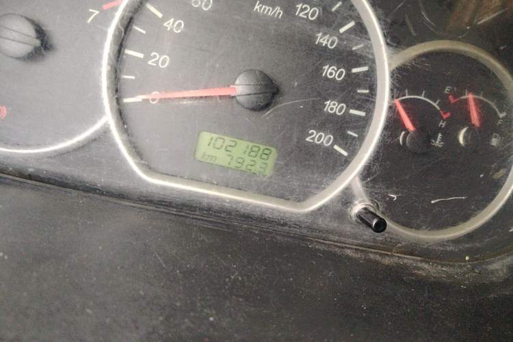 Used Wuling Hongguang 2015 1.5L S Base Model China IV Odometer Close Up