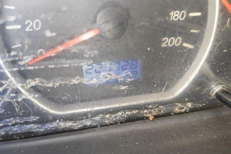 Used Wuling Hongguang 2015 1.5L S Basic Version China V Standard Odometer Close Up