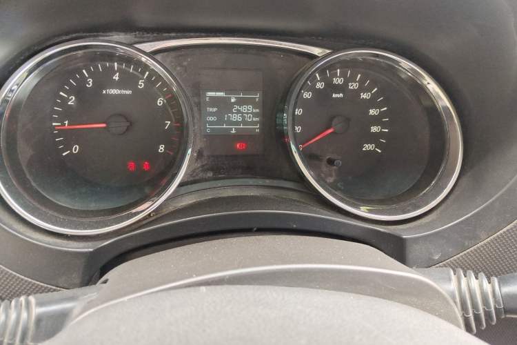 Used Wuling Hongguang 2015 1.5L S1 Standard China V-Emission Standards Odometer Close Up