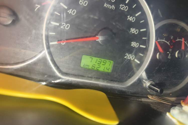 Used Wuling Hongguang 2015 1.2L S Base Model China V Standard Odometer Close Up