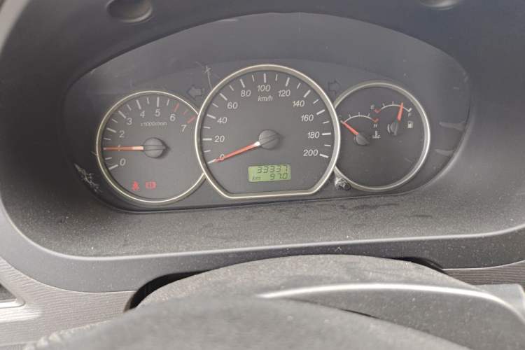 Used Wuling Hongguang 2015 1.5L S Basic Version China V Standard Odometer Close Up
