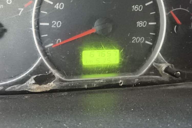 Used Wuling Hongguang 2015 1.2L S Base Model China V Standard Odometer Close Up