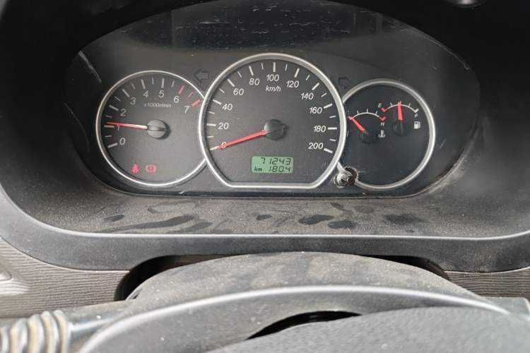 Used Wuling Hongguang 2015 1.5L S Basic Version China V Standard Odometer Close Up