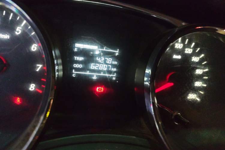 Used Wuling Hongguang 2015 1.5L S1 Standard China V-Emission Standards Odometer Close Up