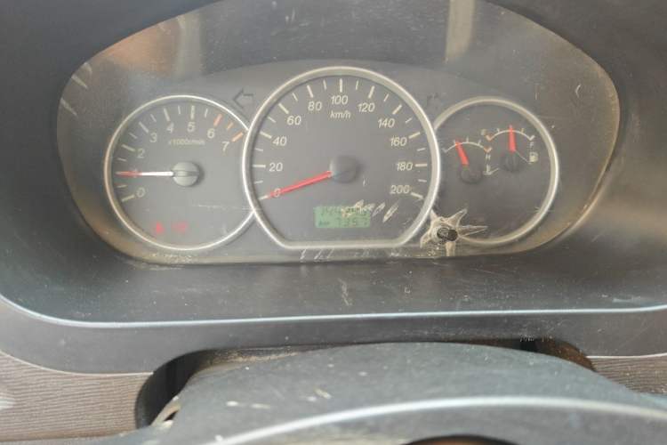 Used Wuling Hongguang 2015 1.5L S Basic Version China V Standard Odometer Close Up