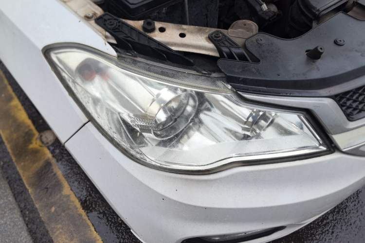 Used Wuling Hongguang 2015 1.5L S1 Standard China V-Emission Standards Right Front Headlight