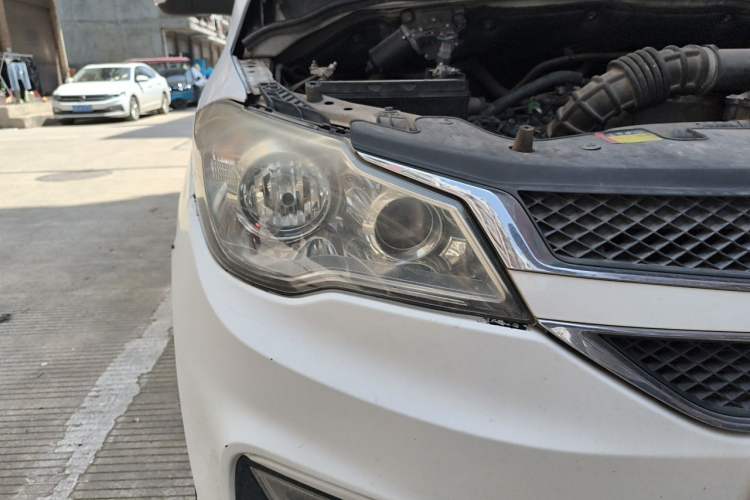 Used Wuling Hongguang 2015 1.5L S1 Comfort China V Standard Right Front Headlight