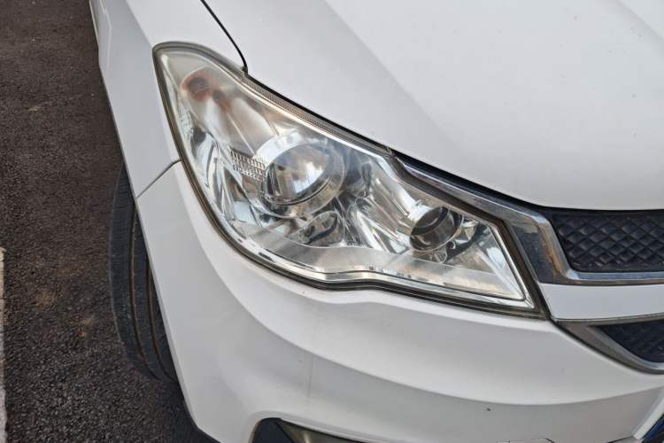 Used Wuling Hongguang 2015 1.5L S1 Comfort China V Standard Right Front Headlight