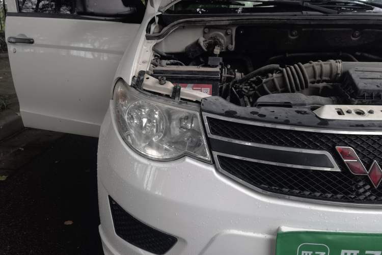 Used Wuling Hongguang 2015 1.5L S Basic Version China V Standard Right Front Headlight