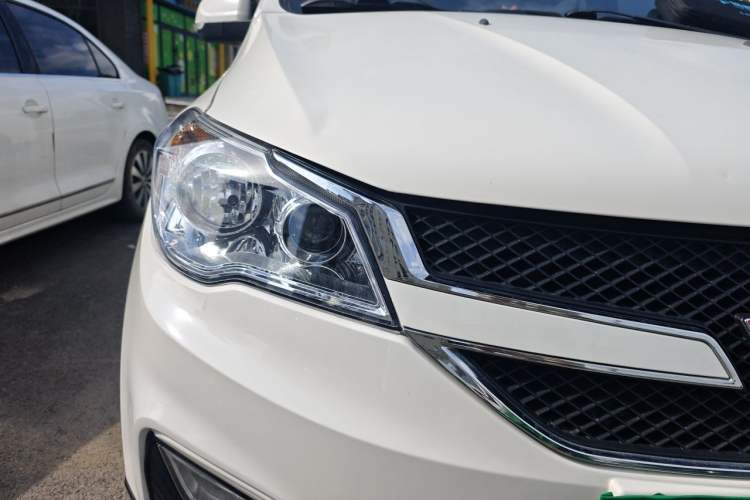 Used Wuling Hongguang 2015 1.5L S1 Comfort China V Standard Right Front Headlight