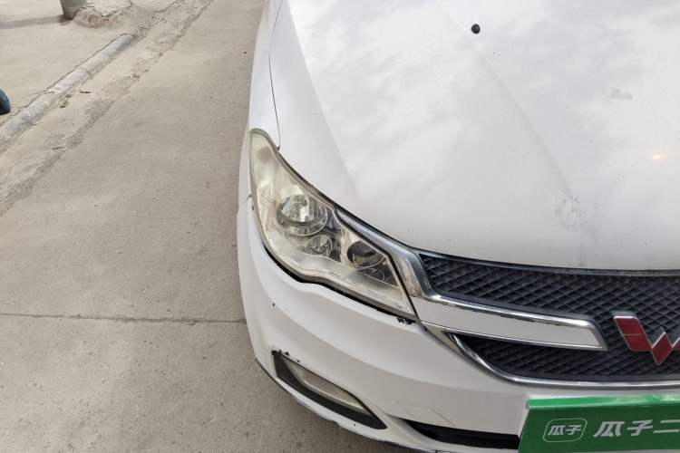 Used Wuling Hongguang 2015 1.5L S1 Standard China V-Emission Standards Right Front Headlight