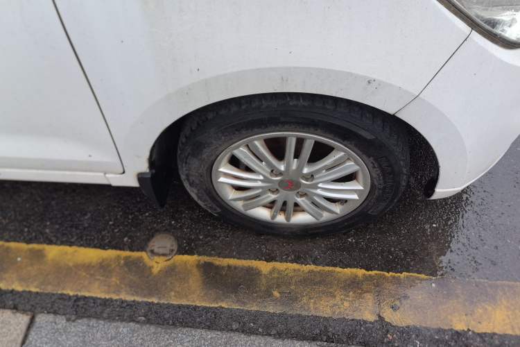 Used Wuling Hongguang 2015 1.5L S1 Standard China V-Emission Standards Right Front Wheel Hub