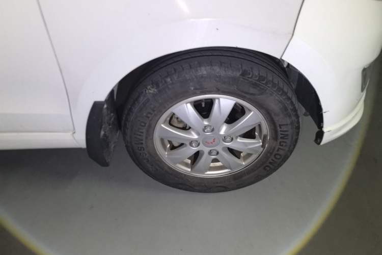Used Wuling Hongguang 2015 1.2L S Base Model China V Standard Right Front Wheel Hub