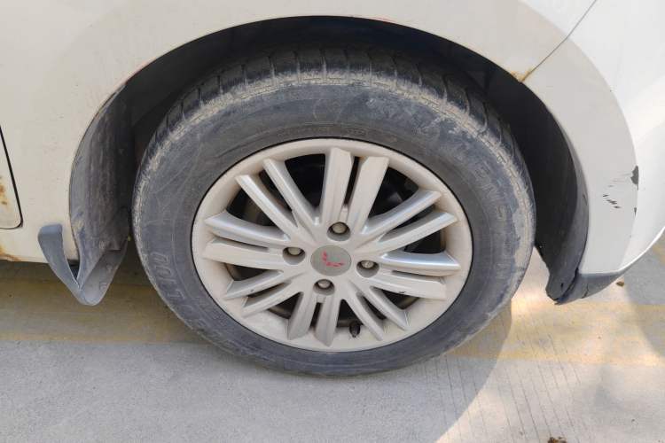 Used Wuling Hongguang 2015 1.5L S1 Standard China V-Emission Standards Right Front Wheel Hub